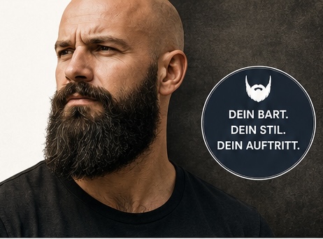 Mann mit Glatze und gepflegtem Vollbart. Porträt mit Fokus auf modernes Bartstyling und maskuline Ausstrahlung.
